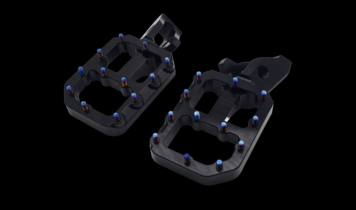 BilletAndCo Billet Wide Foot Pegs in Black - Surron Ultra Bee